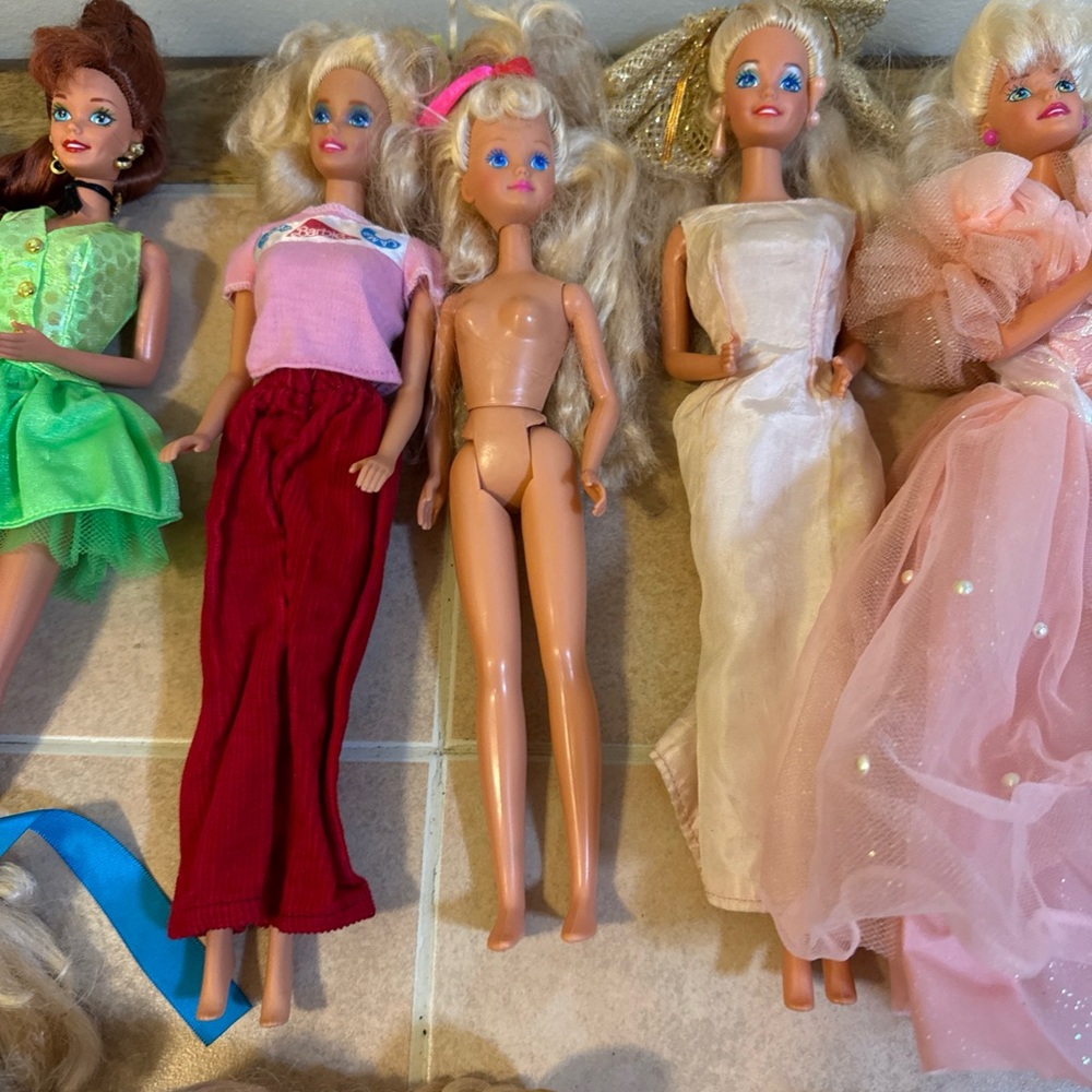 Vintage 60s 70s 80s & 90s Barbie Doll Lot And Some Clothes 21 Dolls - Picture 8 of 16